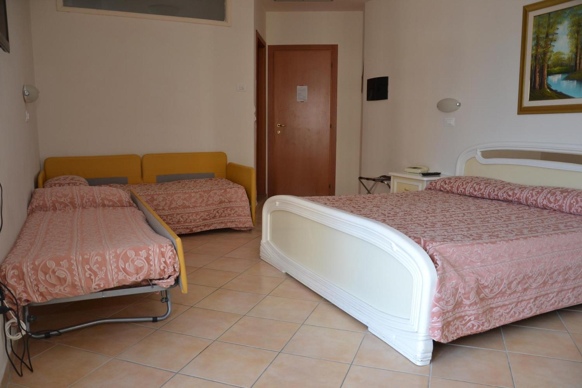 Perticari Hotel Pesaro Bagian luar foto