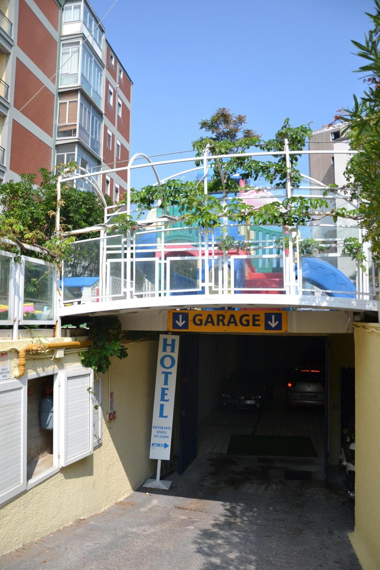 Perticari Hotel Pesaro Bagian luar foto