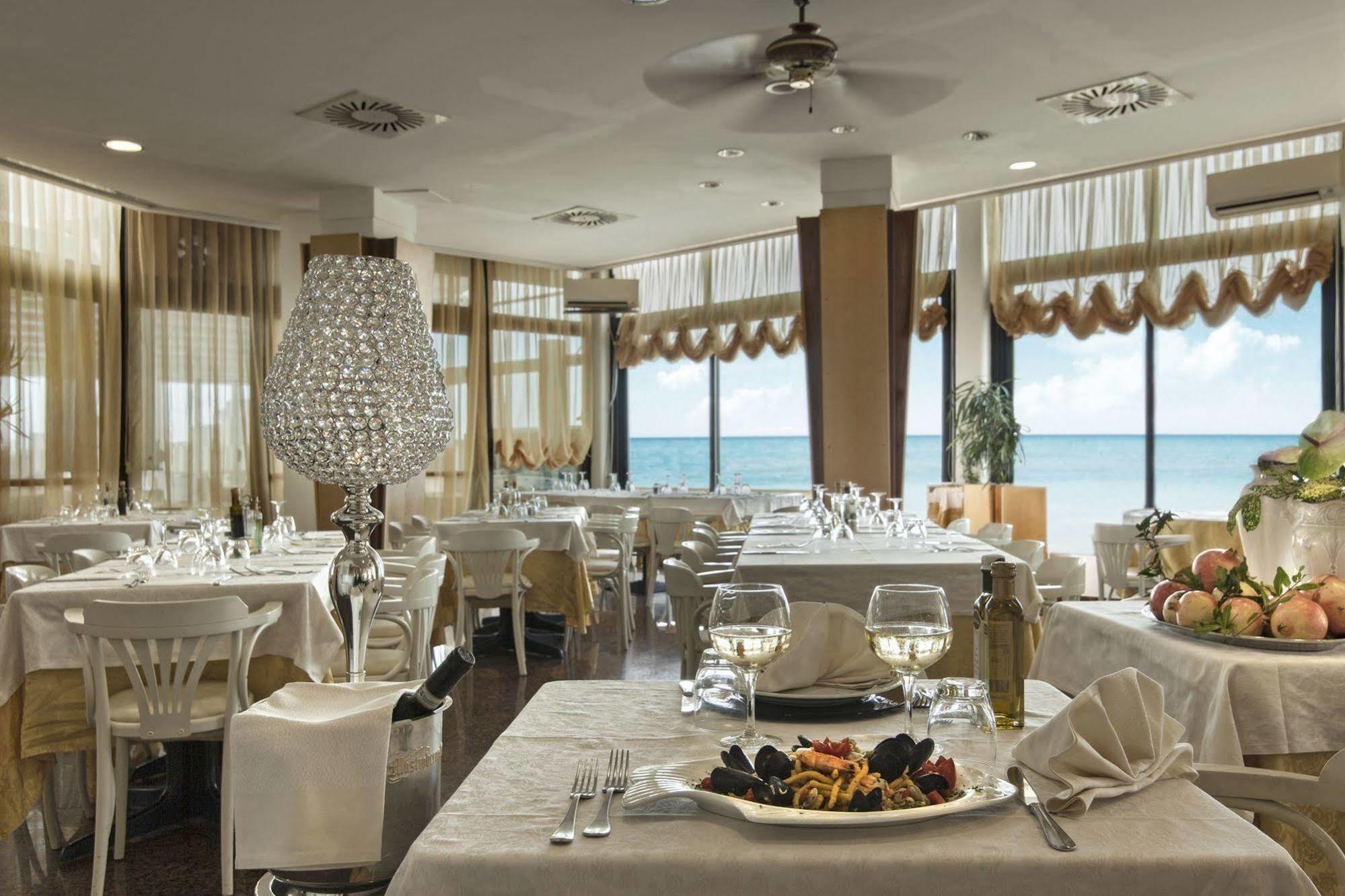 Perticari Hotel Pesaro Bagian luar foto
