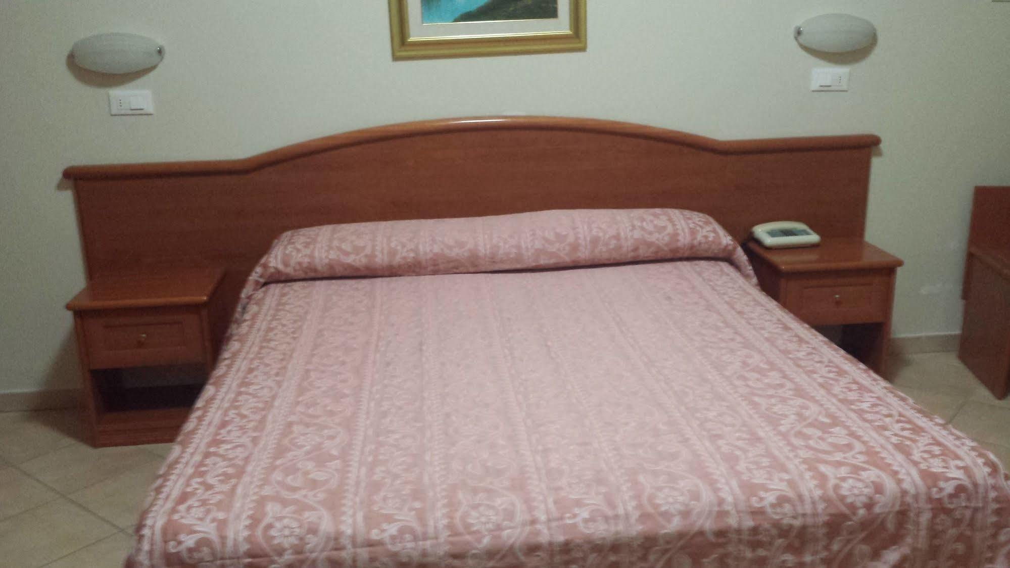 Perticari Hotel Pesaro Bagian luar foto