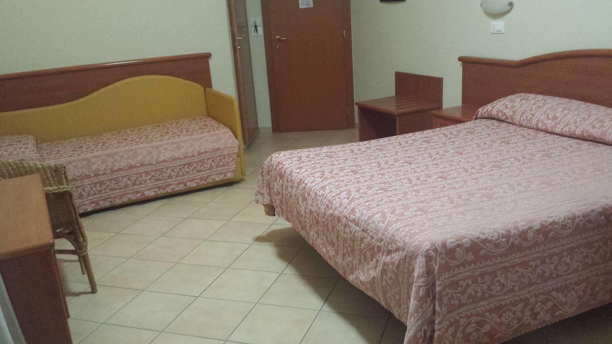 Perticari Hotel Pesaro Bagian luar foto