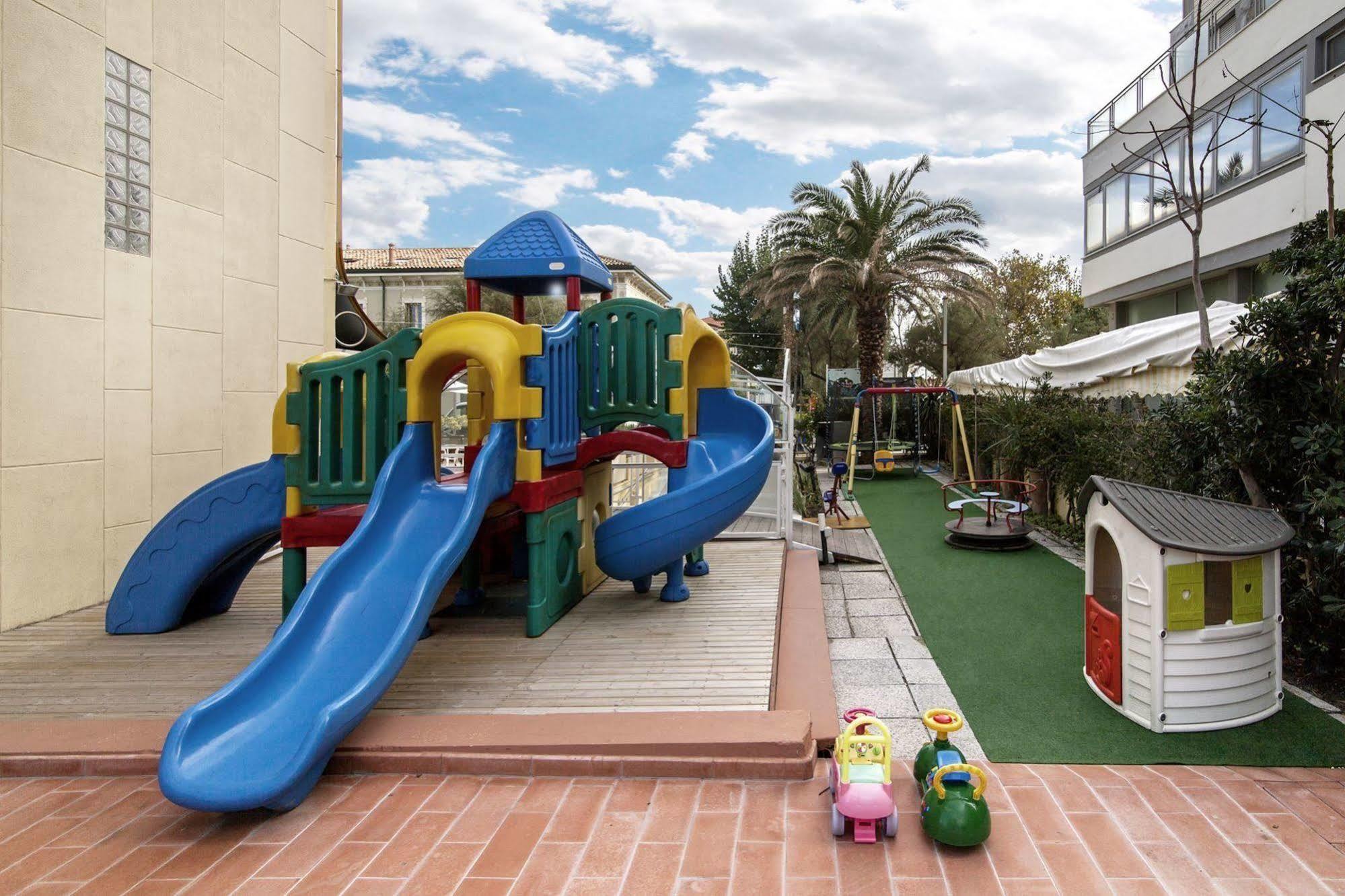 Perticari Hotel Pesaro Bagian luar foto