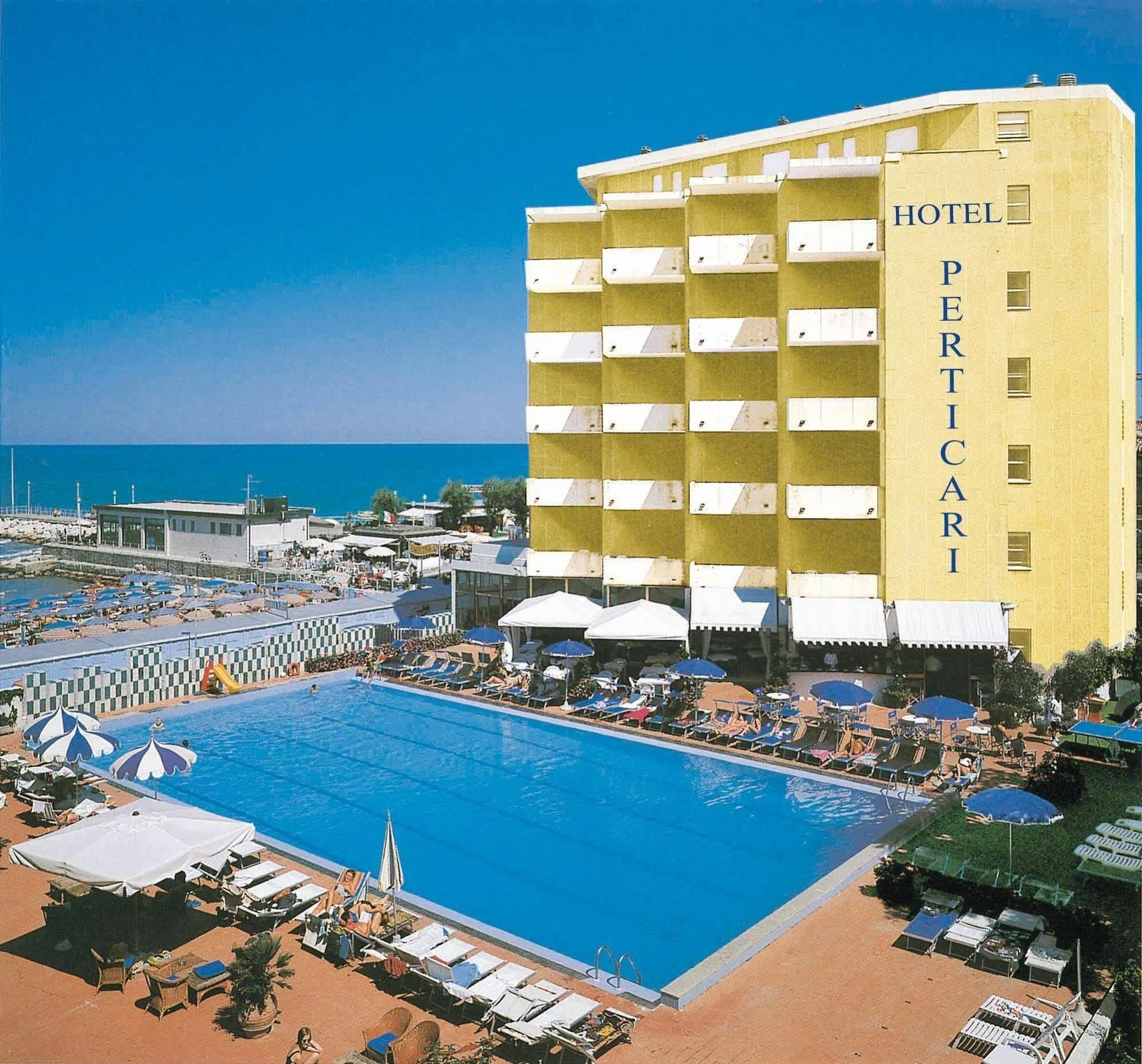 Perticari Hotel Pesaro Bagian luar foto